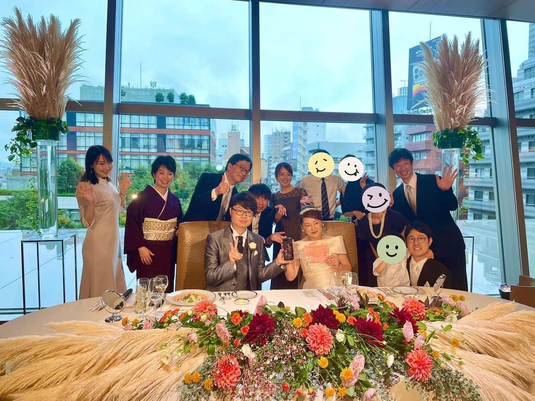 西川あやののインスタグラム：「柏原竜二さんと八木菜緒さんの結婚式〜披露宴💍  とっても素敵な時間でした☺️ 近しい人のおめでたい席は本当に色んな感情が湧きますね。  文化放送とBSイレブン共同制作のプロフィール➕馴れ初めムービーがとにかく素晴らしく…！ プロの編集に長谷川のび太さんのプロ実況風ナレーション✨ 柏原さんの山の神伝説を松島茂アナや斉藤一美アナの実況で… JOQgiRlの増上寺での解散LIVEまで… 🤣  公私共にとってもお世話になっているご家族の記念すべき日をご一緒できて、お祝いできて、とっても嬉しいです😌  入社当時からお世話になっている方ばかりのQRテーブルも、泣いたり笑ったり楽しすぎました。  菜緒さんが幸せで私も幸せです！」