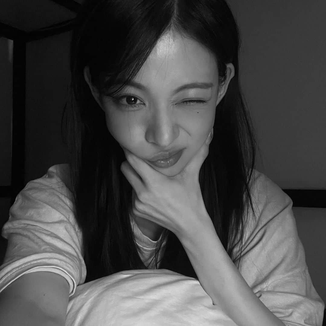 Mnetさんのインスタグラム写真 - (MnetInstagram)「보고싶다 플로버☘️🍀 #채영」9月25日 12時57分 - officialfromis_9