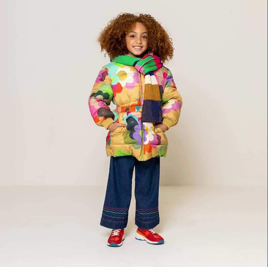 オイリリーのインスタグラム：「Jacket season has started!  What do you think of this happy and colorful one? 🌸⁠ 🌈⁠ ⁠ #oilily #oililyworld #FW22⁠ #fall #winter #womenswear #kidswear #printonprint #oililyandme」