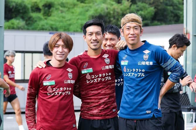 廣永遼太郎のインスタグラム：「#JACPA東京FC（ジャクパ） 3ショット📸  #井上潮音 #小林祐希 #廣永遼太郎  #前川黛也」