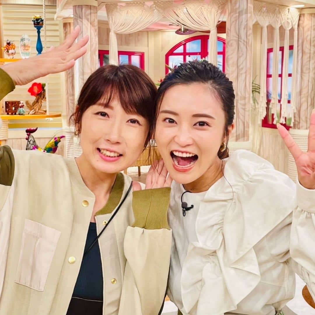 小島瑠璃子のインスタグラム：「👭 今週のサタプラが最後の仕事になりました✨ 13年間ずっと一緒だったスタイリストの京子さんと❣️」