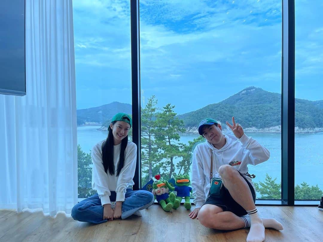 チョン・ソミンのインスタグラム：「동기사랑 나라사랑🐸♥️ 미공개 분은 런닝맨 유투브에.」