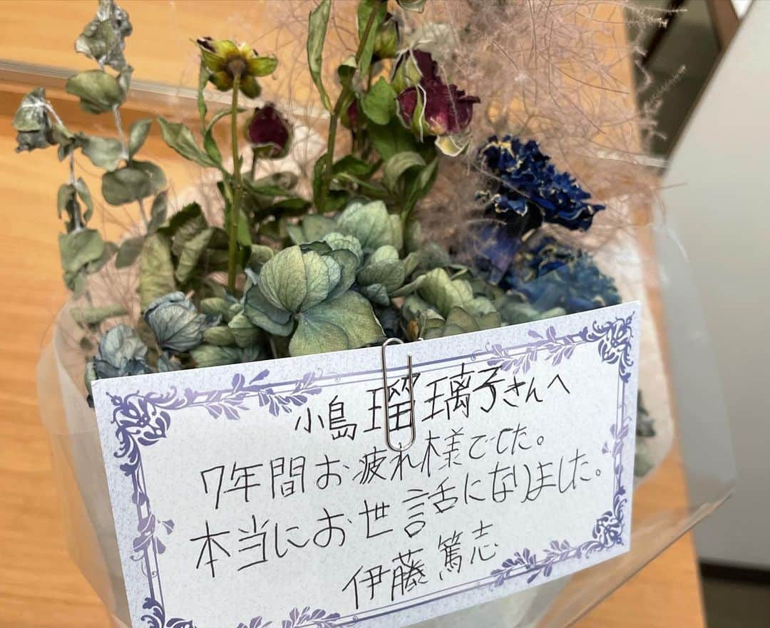 小島瑠璃子さんのインスタグラム写真 - (小島瑠璃子Instagram)「✨ まさの、、、 サタプラお天気を担当してくれてる Boys beが皆で駆けつけてくれました😭 学校がない日の朝なのにー。 本当にありがとう🙏🏻✨ 篤志くんは超ハイセンスな花束まで😭 自分で買いに行ってくれてお手紙まで 書いてくれました、、。 君達をずっと応援しています😭🙏🏻✨」9月25日 19時06分 - ruriko_kojima