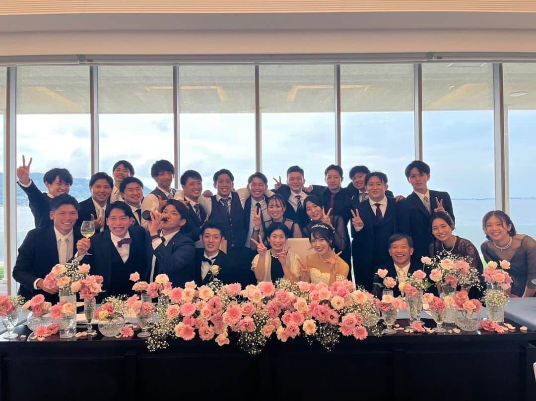 中尾駿一のインスタグラム：「大切な大学水泳部同期2人の結婚式🎉 改めて結婚おめでとう。 そして素敵な式に呼んでくれてありがとう！ 末長くお幸せに！」