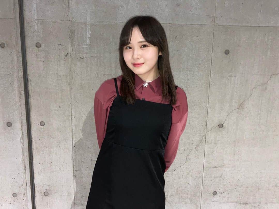 荒巻美咲のインスタグラム：「🥀🖤」
