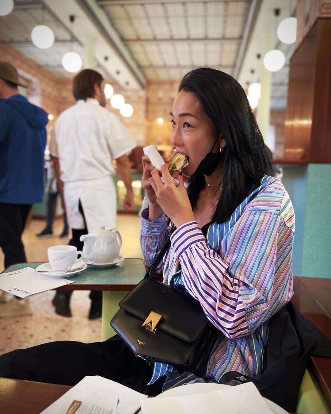 のインスタグラム：「⁡ #食いしん坊シリーズ in Milan❤︎ FW中にパニーニ、よく食べてたなぁ 懐かしい味 ⁡ Fondazione Pradaに行ってきたよ ⁡ 👜 @maisonalaia ⁡」