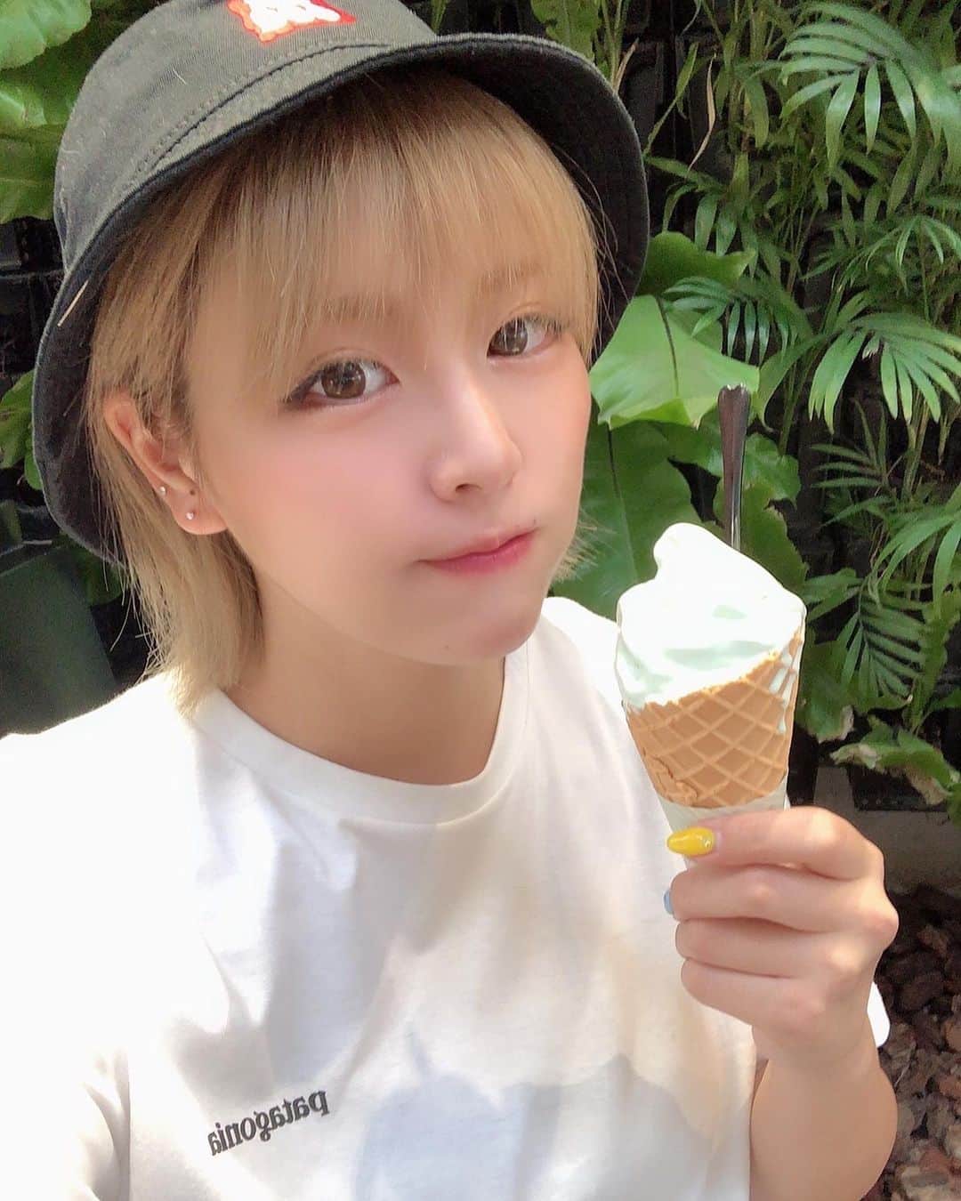 のインスタグラム：「★  アイスクリーム ユースクリーム すきさぁ〜  #今年の夏は何もしてない　 #えーんᯅ̈💦 #アイスクリーム #コメ返します  #ぽこちゃのゆぴぴ  #篠崎ゆうき」