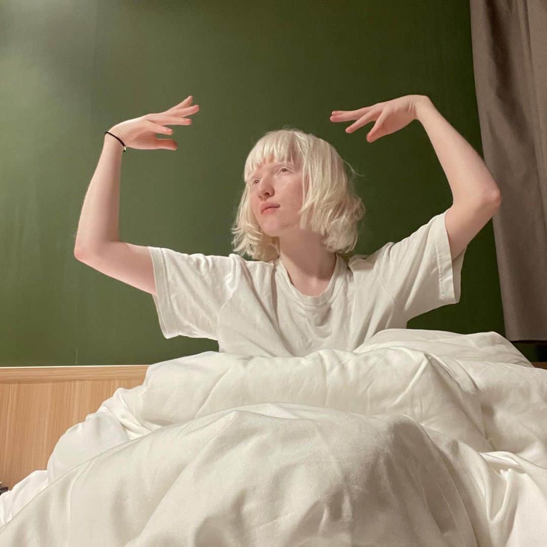 ナスチャのインスタグラム：「你好中国🙇🏼‍♀️ In China on quarantine for 10 days 🫡」