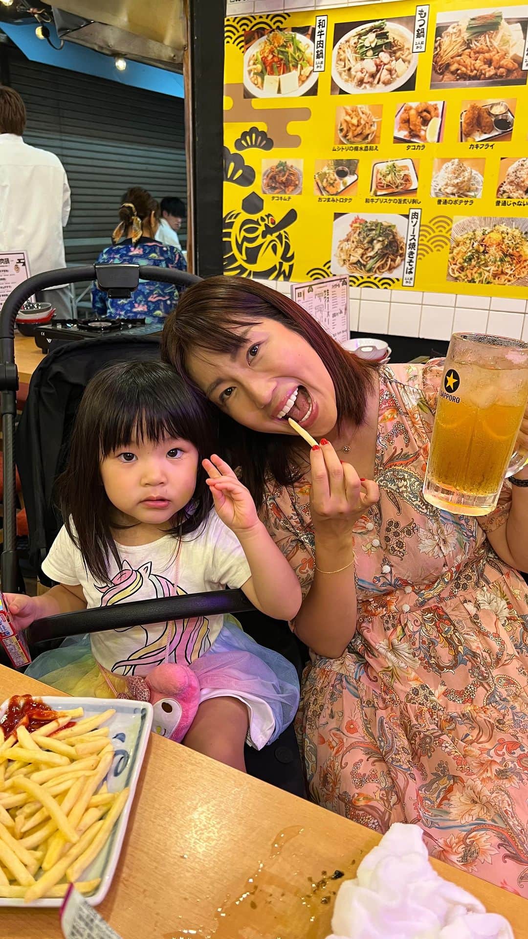 のインスタグラム：「３連休は子供たちと思いっきり遊んだー❣️ 最近お気に入りの遊び場 @thekidsdecks ザキッズへ✨ 遊び放題、出入り自由でいつも3時間くらいいる🤣 都内にこういう子供が楽しめる遊び場、もっと増えて欲しいなぁ✨🥺  #3歳#3歳5ヶ月#0歳#生後7ヶ月#女の子#男の子#こどものいる暮らし」