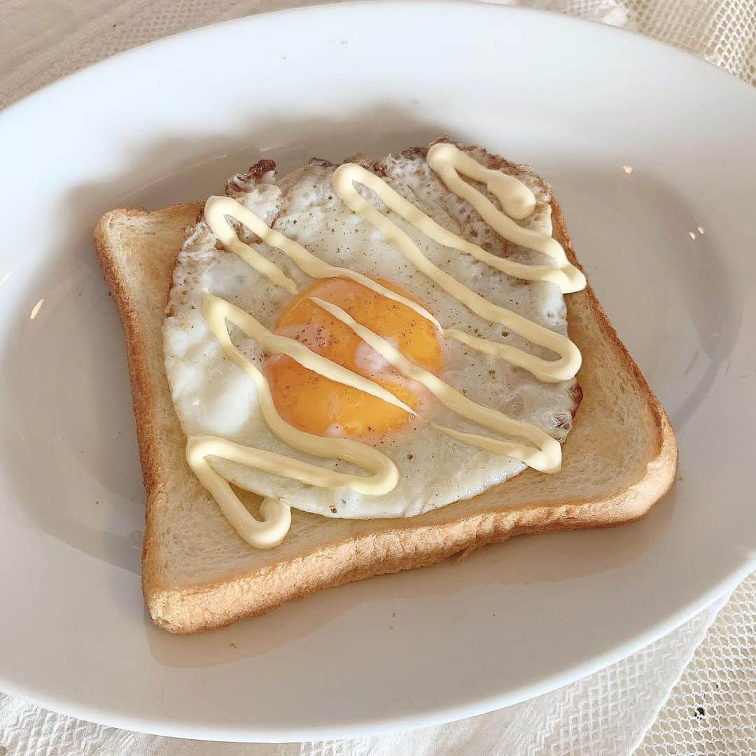 大盛真歩さんのインスタグラム写真 - (大盛真歩Instagram)「🍞🍞🍞  明日発売の週刊プレイボーイさんの匂わせ投稿しちゃう〜😙  自分で作ったよ〜🍳  今月沢山掲載させて頂いてる雑誌が発売されるのでオフショットもたーくさんでインスタオフショット祭りでごめんね（ *_* ）  いつもコメントとか反応ありがとう( ; ; )♡♡   #週刊プレイボーイ  #週プレ  #雑誌  #パン  #トースト  #作った  #美味しかった  #ınstagood  #cooking  #bullet  #eat  #delicious  #instadaily」9月25日 21時00分 - maho_usagi