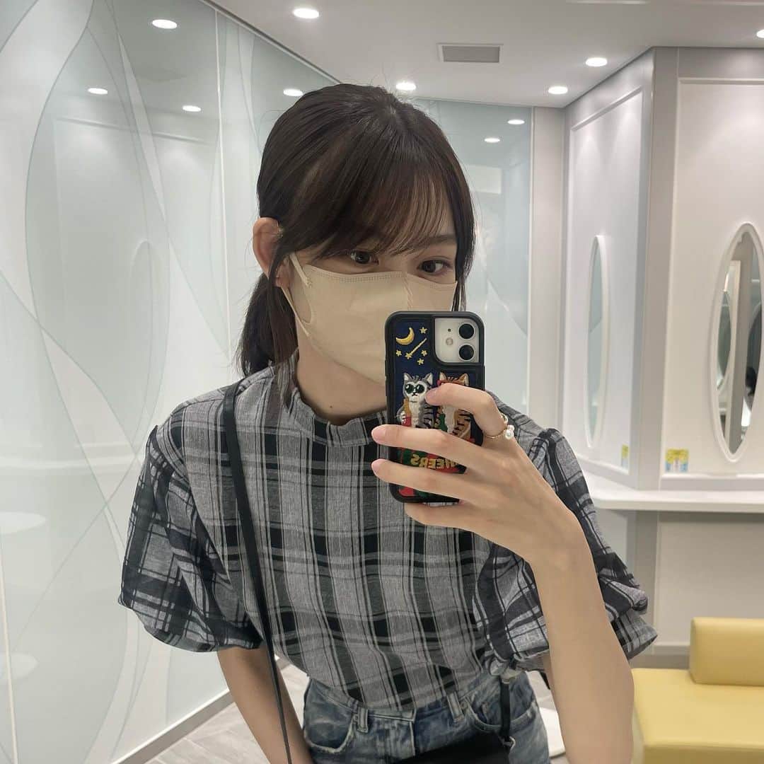 安村真奈のインスタグラム：「・ このトップス好きすぎでずっと着ちゃう🫶🏻  #安村真奈 #チェック #秋コーデ」