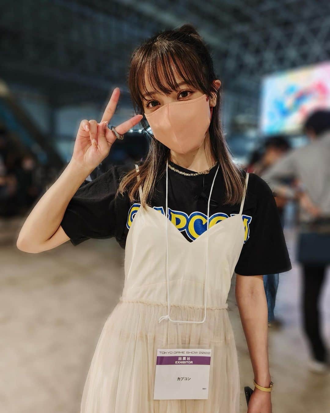 池田ショコラのインスタグラム：「東京ゲームショー2022の思ひ出①  CAPCOMティーシャツは何枚も持っているけど、やっぱりこのスタンダードなロゴのがいちばん可愛いね〜🤍」