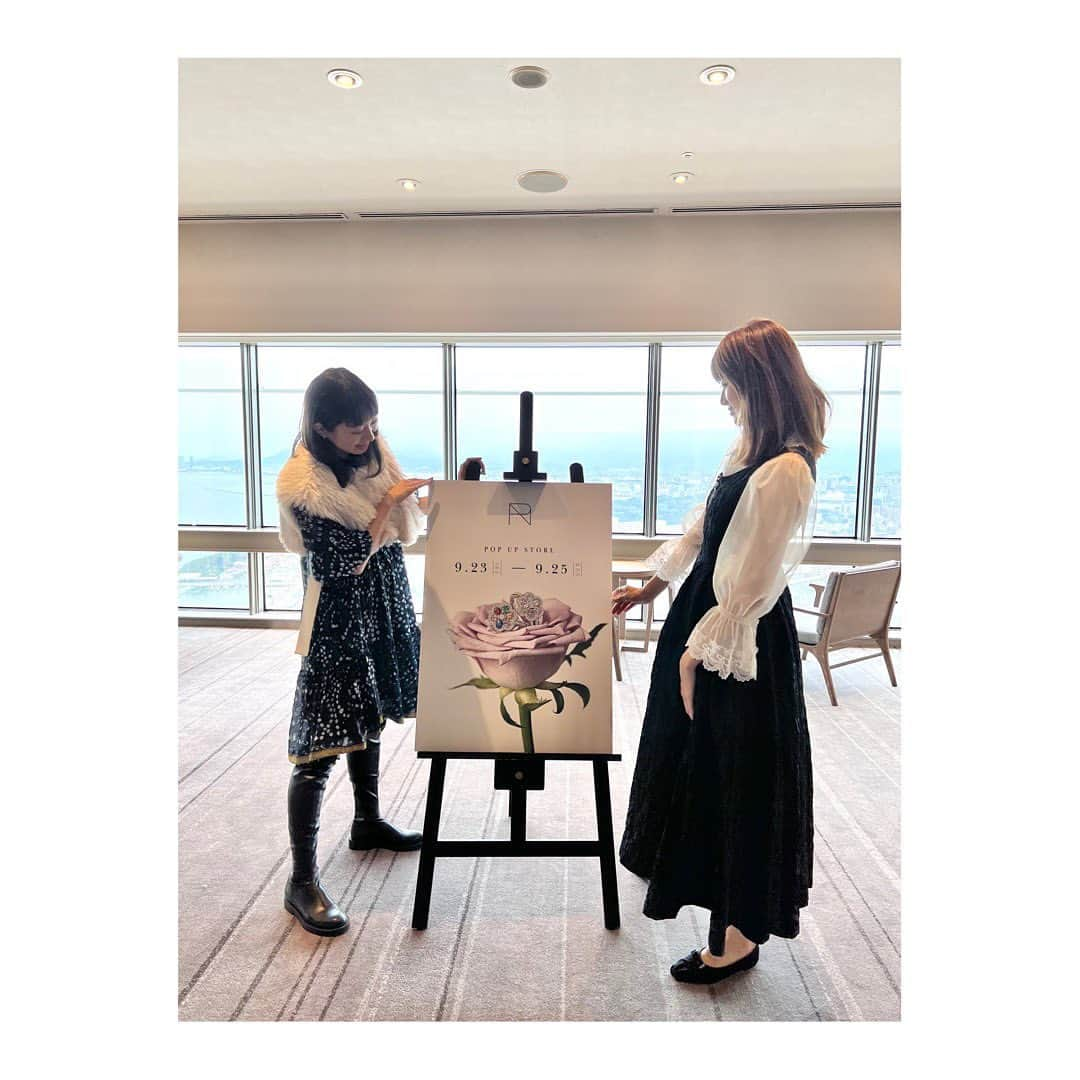 大友敏美さんのインスタグラム写真 - (大友敏美Instagram)「. 福岡オーダー会お越し下さいました 皆さまありがとうございました！🌼❤️ 初日から沢山の方にご来場いただけて とても嬉しかったです✨🥰 お天気にも恵まれて最高なロケーションでした🌸   野球よくわからないけど勝ったら ドームが開いて楽しかった←⚾️🏃🏻‍♀️🔥   iPhone変えて動画撮るのが楽しい💓」9月25日 22時07分 - 1043me