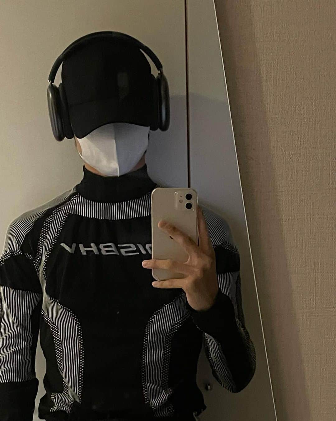 鈴木志音のインスタグラム：「ツーマンライブ本当にありがとうございました💌  またすぐ会いましょう︎︎︎✌︎」