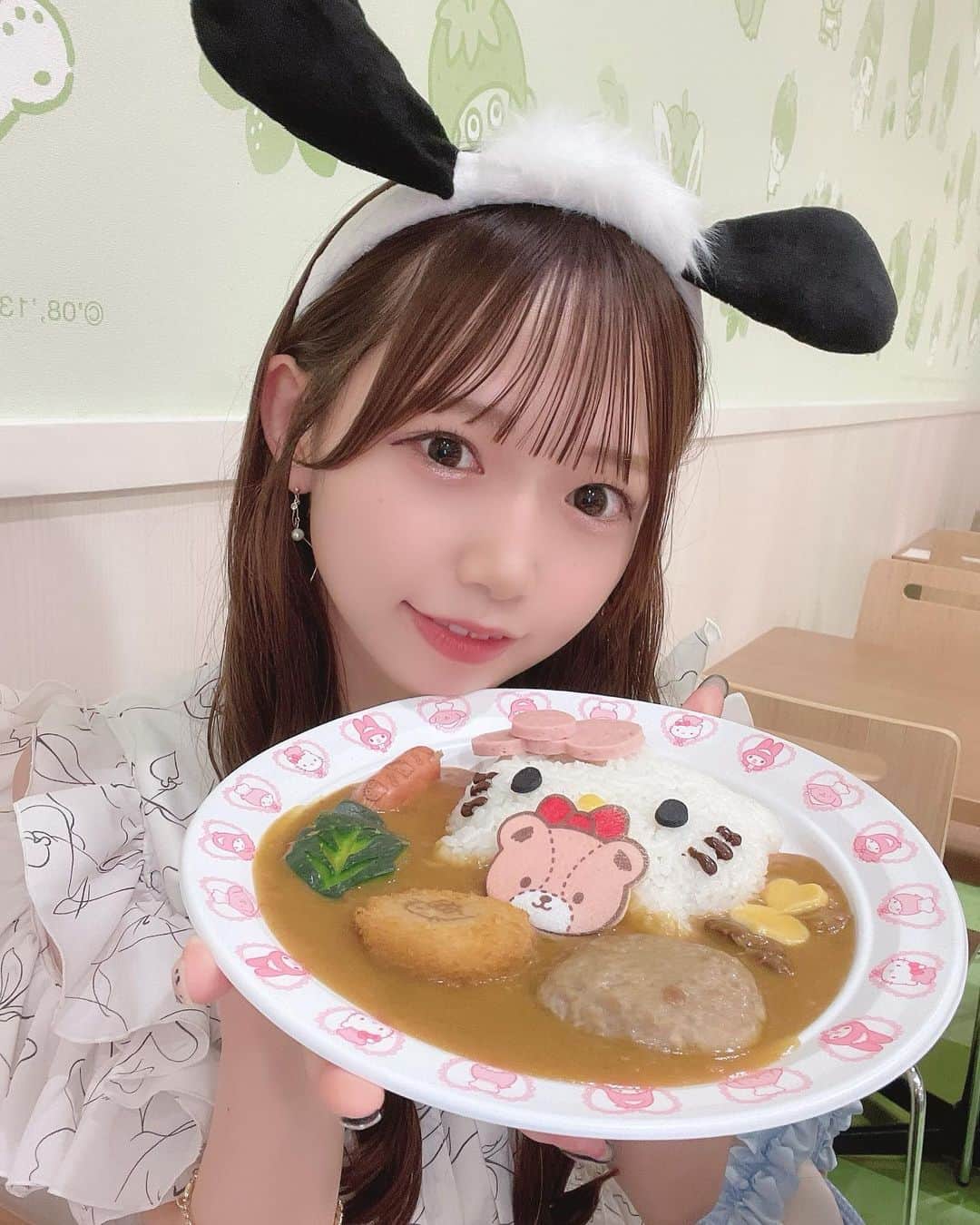 のインスタグラム：「サンリオってやっぱりかわいい…🐶🤍  サンリオさんはポチャッコ推しなのです🫶🏻  また改めてゆーーーっくり行きたいな💭🫧  あの、ネームプレート作りたいの！🥰  #fashion #coordinate  #秋コーデ #秋服コーデ  #ootd #ootdfashion #みちゃしふく #コーデ  #ガーリーコーデ #ファッション #ファッションコーデ #髪型 #ヘアアレンジ #今日のコーデ #畑美紗起 #ヘア #サンリオピューロランド #サンリオ #ポチャッコ #fashion #pr #fashiongram #sanriopuroland #fashionista #ootd  #ootdfashion  #instafashion #dailylook #hairstyle #outfit #hair #japanesegirl #japanese #みちゃしふく」