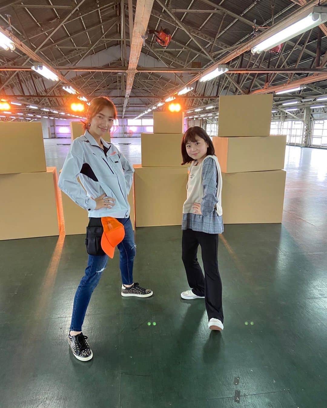 仁村紗和のインスタグラム：「明日からあなブツ最終週です。  あっという間でしたね 感想やメッセージ読まさせて頂いてると、物語に入り込んでのコメントが多く、登場人物に一喜一憂してくださり、いろんな感情を観てくださってる方々と共有できていているのかなと感じて、とても嬉しいです。  NHKプラスにて1話から少しづつ再配信されているみたいですので、ぜひ追いついてください🏃🏻‍♀️🏃🏻‍♀️  あなたのブツが、ここに 最後までどうぞ宜しくお願いします。  今日は暖乃のお誕生日🎂 優しくてムードメーカーで私のミューズ🌷おめでとう🌷  #夜ドラ #あなブツ #あなたのブツがここに」
