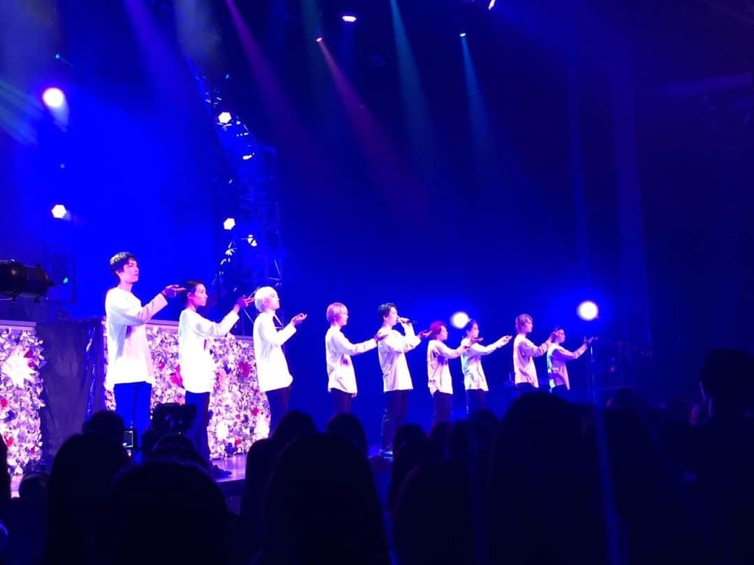 のインスタグラム：「BLUEのみんな本当に最高のツアーになりました。  ありがとうございました。  BLUEあってこその僕たちなので、 みんなにもっと良い景色見せます。  パシフィコでまってねええ！」
