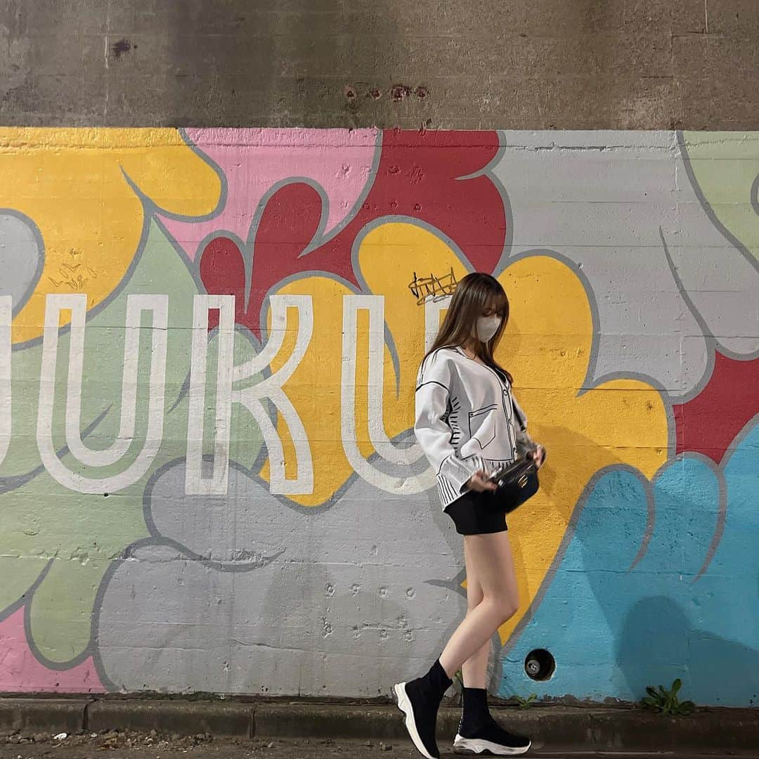 神谷樹里奈のインスタグラム：「👟🖤」