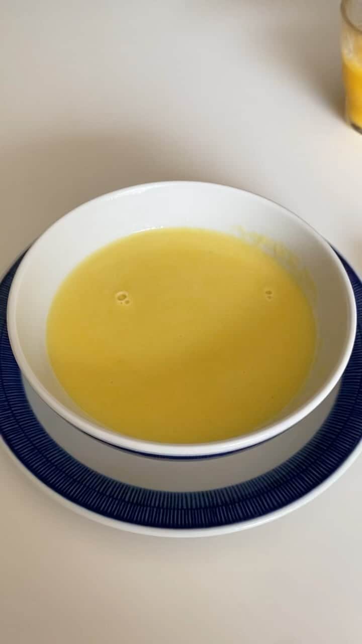 のインスタグラム：「朝からとうもろこし🌽スープ❣️  札幌からたくさんいただいたとうもろこし🌽🌽で作って裏漉しして作っておいたペーストを牛乳と混ぜていただきました。 すっごく甘くて美味しい。  #伊達公子 #kimikodate  #テニス  #テニスプレイヤー #tennis  #tennisplayer #2022年9月26日 #とうもろこし #とうもろこしスープ  #とうもろこし大好き」