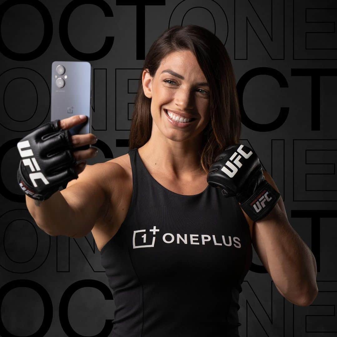 マッケンジー・ダーンのインスタグラム：「Get in it to win it, enter for a chance at a @oneplus_usa N20 smartphone and autographed glove, then check out my @UFC fight with Yan Xiaonan on Oct 1st. #ad  Enter now! oneplus.com/ufc」