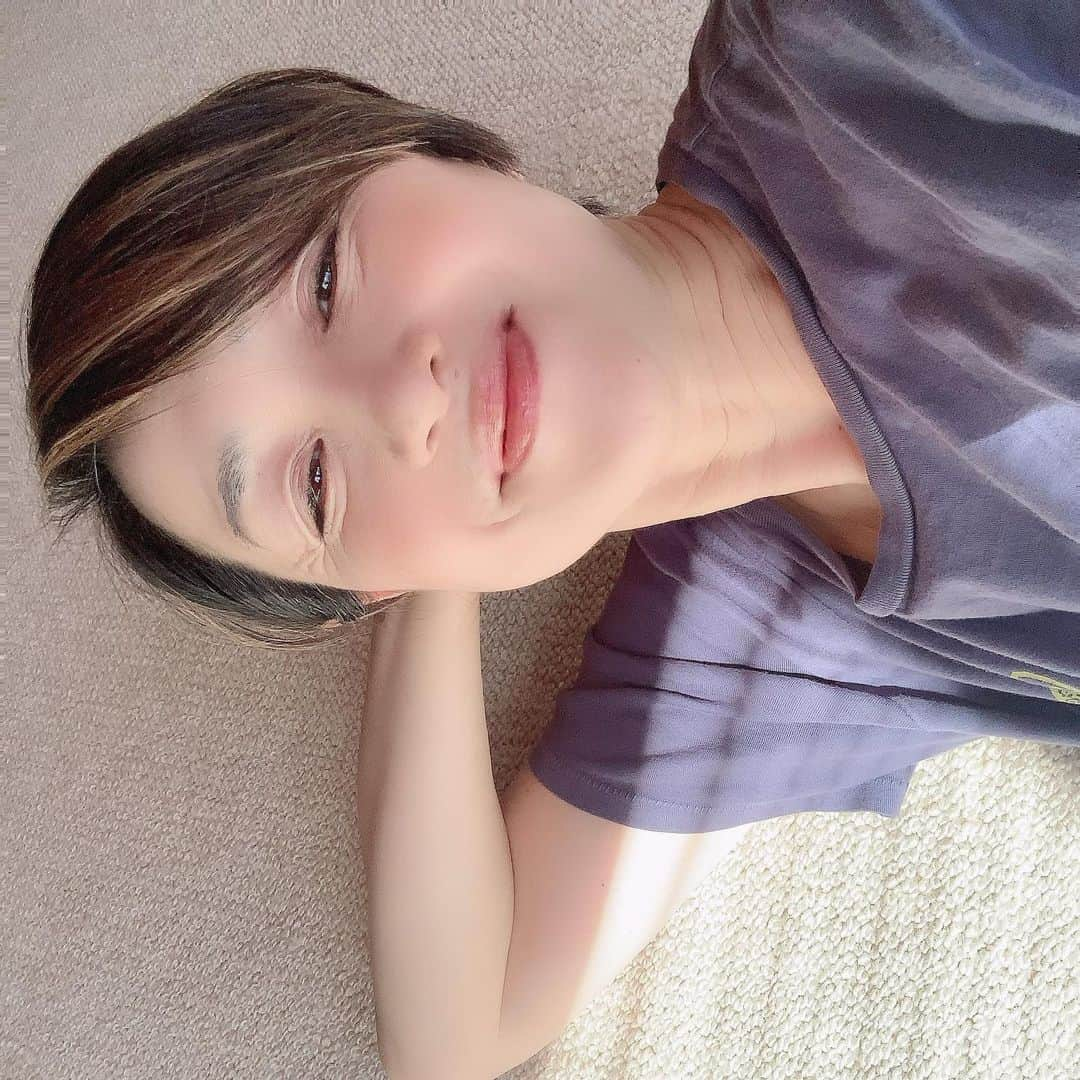 香坂みゆきさんのインスタグラム写真 - (香坂みゆきInstagram)「Good morning! 良いお天気ですね〜💕 今週も元気に行きましょ〜❣️  #おはよう  #秋晴れ  #健康的  #前向き  #ポジティブ  #笑顔  #太陽  #陽の光を浴びて  #❤️」9月26日 9時14分 - miyuky__way