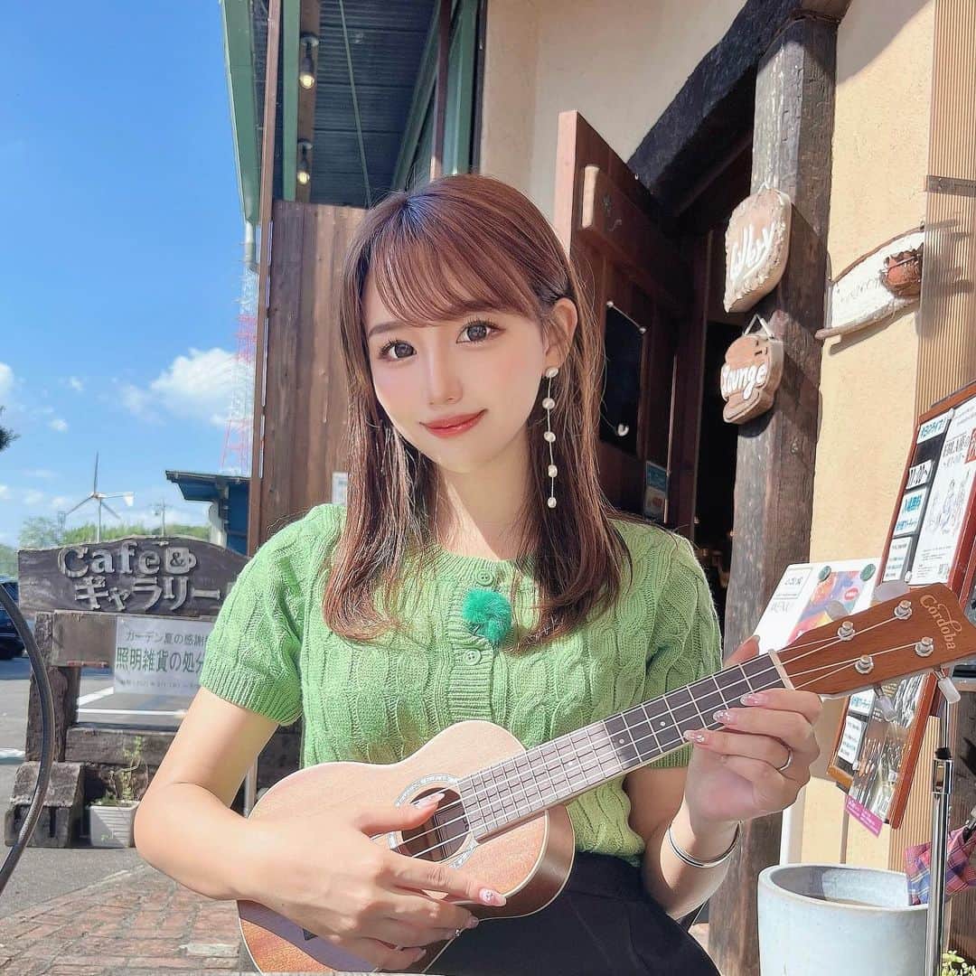 のインスタグラム：「⋆  じもサタ。ロケでした❤︎  ステージでまさかのウクレレ披露しました🫣 緊張したけど楽しかった〜！  放送をお楽しみに❤︎  #ootd #fashion #instafood #instagram  #hairstyle #outfit #code #instafashion  #ファッション #撮影 #ヘアスタイル #ヘア  #コーディネート #コーデ #今日の服  #じもサタ。 #ひまわりネットワーク #ウクレレ」