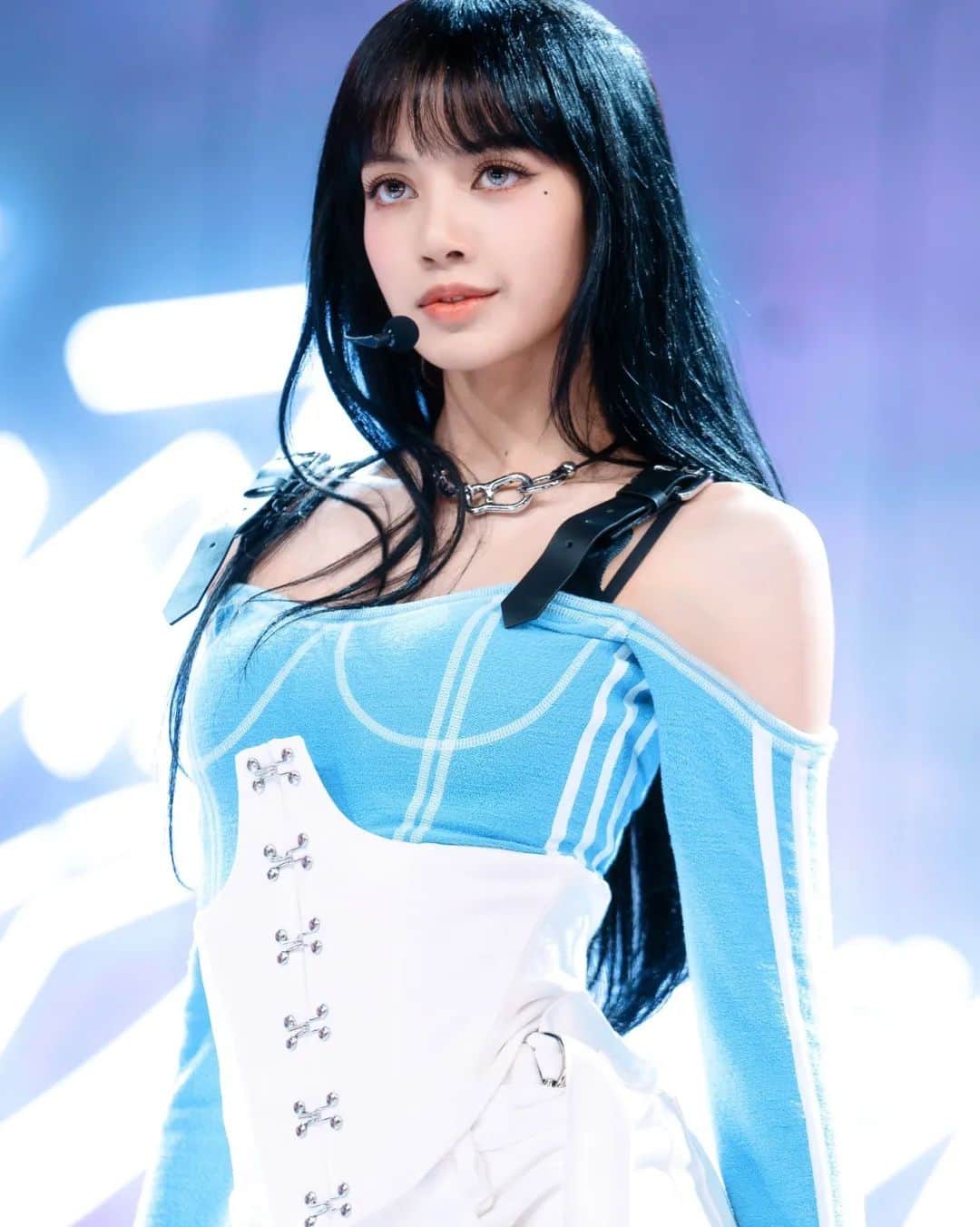 リサのインスタグラム：「SBS Inkigayo PD note update with LISA . . . #LISA #LALISA #리사 #블랙핑크 #BLACKPINK #LALISAMANOBAN #LALISAMANOBAL #blackpinklisa #lisablackpink」