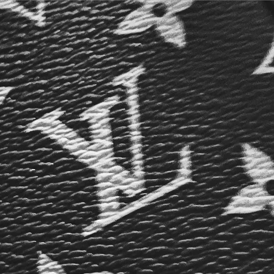 チェジン のインスタグラム：「LV🖤」