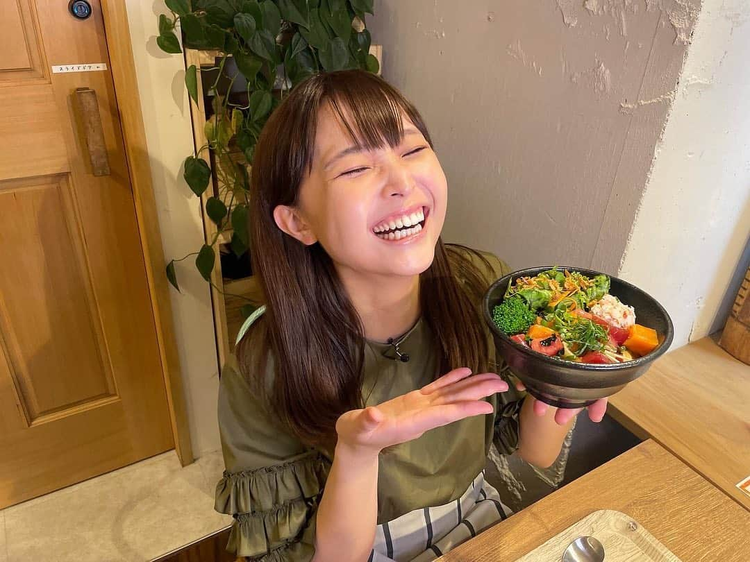 渡邊渚のインスタグラム：「9月最後のうま撮😋  この夏何をしたかな？とカメラロールを振り返ってみたら、うま撮の食べている写真か、模型の写真しか出てきませんでした。  美味しくって、楽しくって、だいたい目がぎゅーってなってます。  #めざましテレビ #企画コーナー #うま撮 #美味しい」