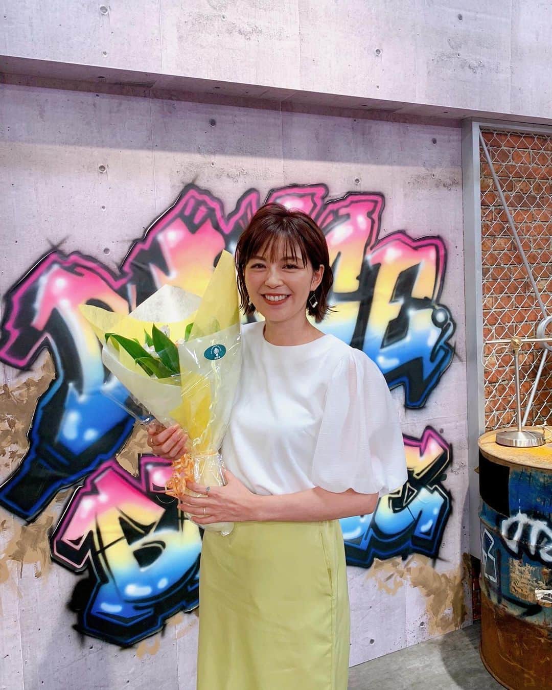 中野美奈子のインスタグラム：「火曜日深夜23時30分から放送の“乃木坂46とダンスバトルズ”を明日をもって卒業します。  ドリームバイトから合わせると3年半お世話になりました。  海外から帰国し、フリーになって初めてのレギュラー番組！！まさかこの歳で乃木坂さんや人気芸人さんとご一緒できるなんて思わなかったので、毎回収録が楽しくて、癒しの時間でした。  乃木坂ちゃん達はみんな性格良くて可愛くて娘にしたいくらいw ちゅーとさんも今田さんも霜降りさんも今をときめく芸人さんのパワー凄かったです。  スタッフの皆様、スポンサーの皆様あたたかく見守っていただき感謝しかありません。  番組を離れるのは寂しいですが、これからも番組は続きますので、視聴者のみなさま引き続きよろしくお願いします♡  #サヨナラだけどサヨナラじゃない  #乃木坂46 #霜降り明星  #ダンスバトルズ #dリーグ  #フジテレビ #思い入れがある大切な番組  #中野美奈子」