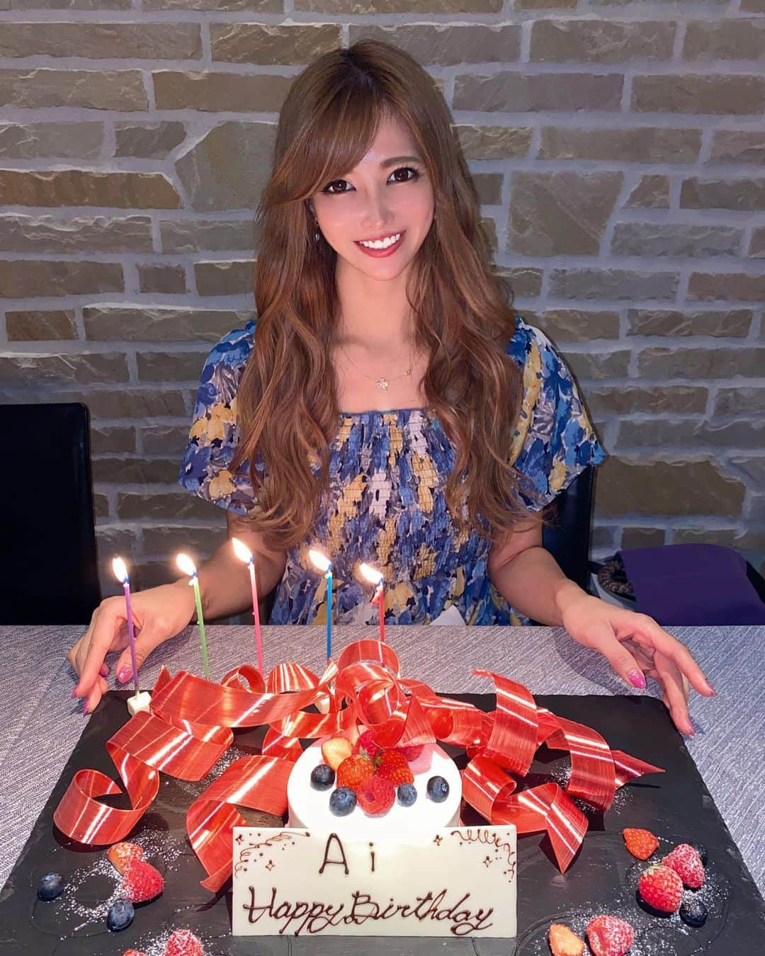 AIのインスタグラム：「飴細工のバースデープレートが可愛すぎる🥺💕 ＊ ＊ 20歳からの付き合いで、大好きな2人❤️ ・ 今年もお祝いしてくれてありがとう😚🎂✨ ・ ・ #誕生日 #誕生会 #誕生日ディナー #バースデープレート #飴細工 #可愛すぎる❤️ #六本木 #六本木ヒルズ #イルブリオ #イルブリオ六本木 #色々知ってる #大好きな友達 #長年の付き合い  #これからもよろしくね」