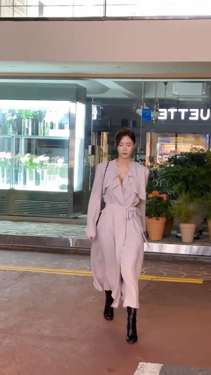 キム・ボラムのインスタグラム：「촤르르 원피스 업뎃🤍 바배수량확보완료 !!!」
