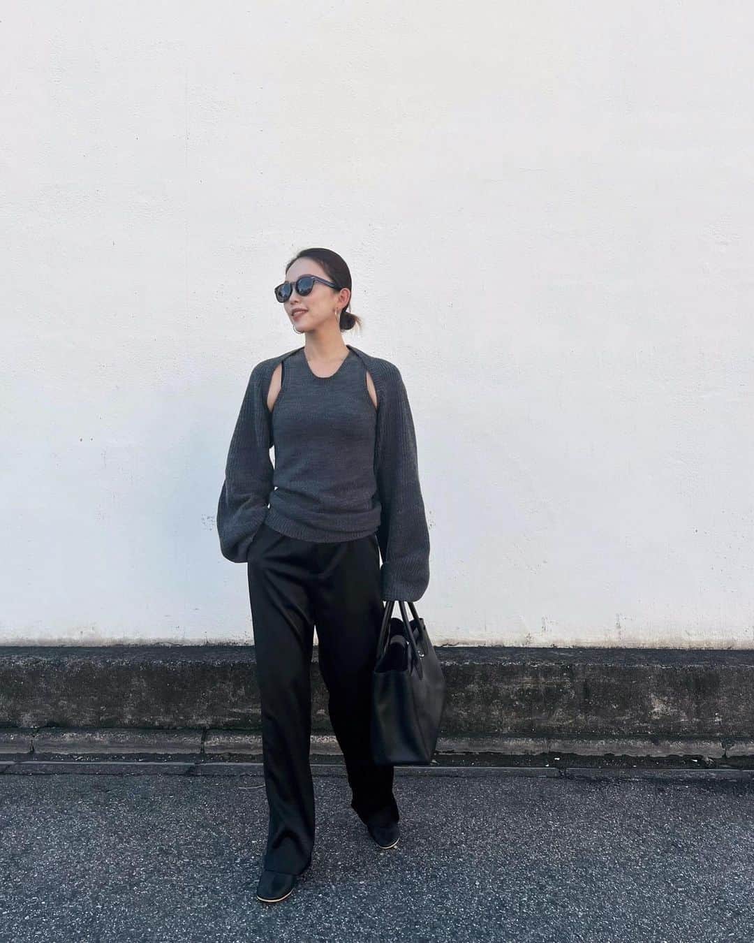 muua777のインスタグラム：「. ⁡ ボレロにもマフラーにもなる アンサンブル🧣 ⁡ カッコいいと女性らしいが共存してて オンラインで一目惚れ！！ ⁡ ⁡  @gallardagalante  #gallardagalante @gallardagalante_navy #gallardagalante_navy」