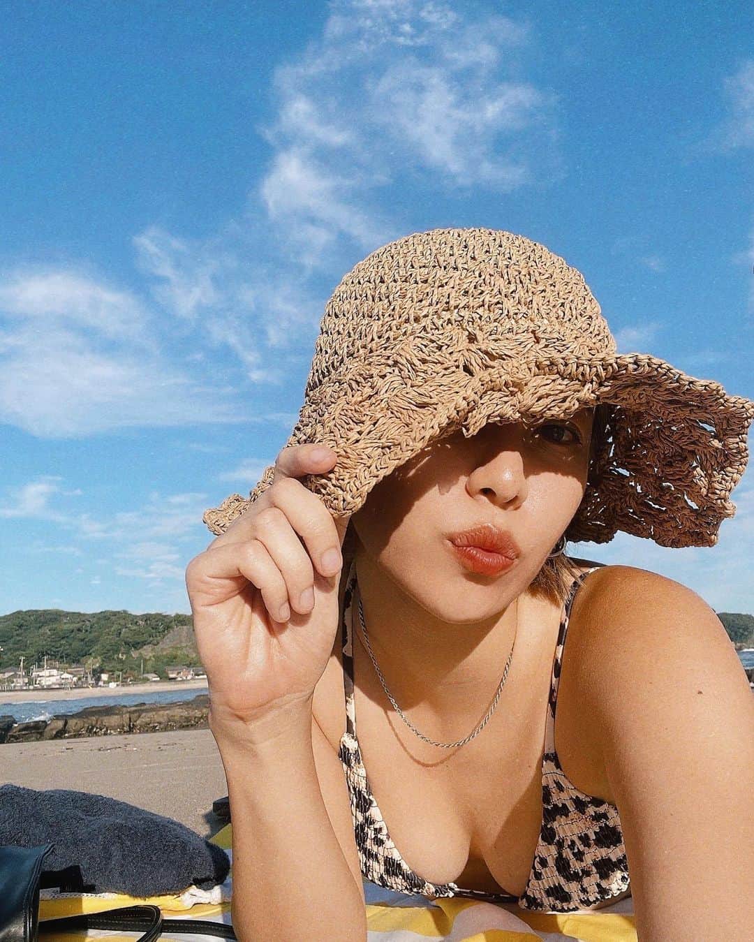平野杏梨のインスタグラム：「夏に日差しを浴びすぎたので☀︎ 月1回のグリーンピール5daysでしっかりケア〜🌱💓  デイリーケア用のパックとかはQoo10でいつも爆買いしてます😙 @qoo10.official   10/1〜7までSuper Saleがあるのでみんなチェックしてねん！  おすすめのスキンケア商品9点を集めたSuperkit、気になってるブランドばっかりだったから試せて嬉しかった〜💓ma:nyoのパック、忖度なしにめちゃくちゃ良くてリピート決定しました🥺🙏  . .  #qoo10#qoo10superkit#qoo10supersale#skincare#PR」