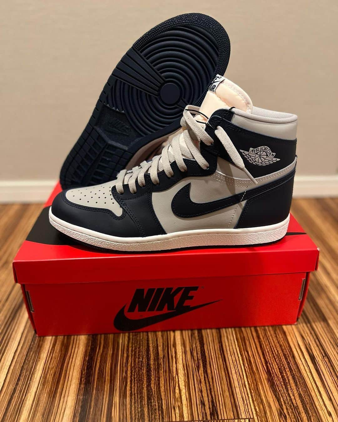 岩本煌史さんのインスタグラム写真 - (岩本煌史Instagram)「got new kicks!!  NIKE AIR JORDAN 1 RETRO HIGH 85 GEORGETOWN  #nike #ナイキ #aj1 #airjordan1 #airjordan1high #エアジョーダン1 #nikejordan1 #airjordan1georgetown #85 #aj185 #georgetown #85georgetown #ジョージタウン #michaeljordan #マイケルジョーダン #prowrestler #プロレスラー #prowrestling #プロレス #三重県 #桑名市 #出身 #岩本煌史 #sneaker #スニーカー #スニーカー大好き #足元倶楽部 #スニーカーヘッズ」9月26日 17時41分 - koji_iwamoto