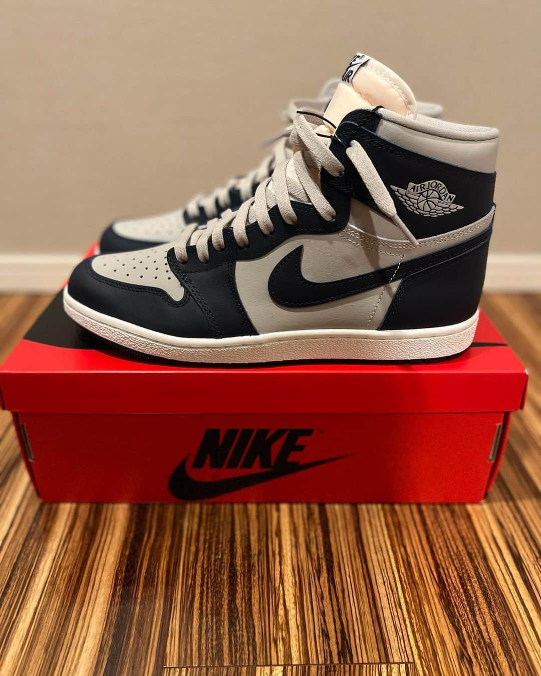 岩本煌史さんのインスタグラム写真 - (岩本煌史Instagram)「got new kicks!!  NIKE AIR JORDAN 1 RETRO HIGH 85 GEORGETOWN  #nike #ナイキ #aj1 #airjordan1 #airjordan1high #エアジョーダン1 #nikejordan1 #airjordan1georgetown #85 #aj185 #georgetown #85georgetown #ジョージタウン #michaeljordan #マイケルジョーダン #prowrestler #プロレスラー #prowrestling #プロレス #三重県 #桑名市 #出身 #岩本煌史 #sneaker #スニーカー #スニーカー大好き #足元倶楽部 #スニーカーヘッズ」9月26日 17時41分 - koji_iwamoto