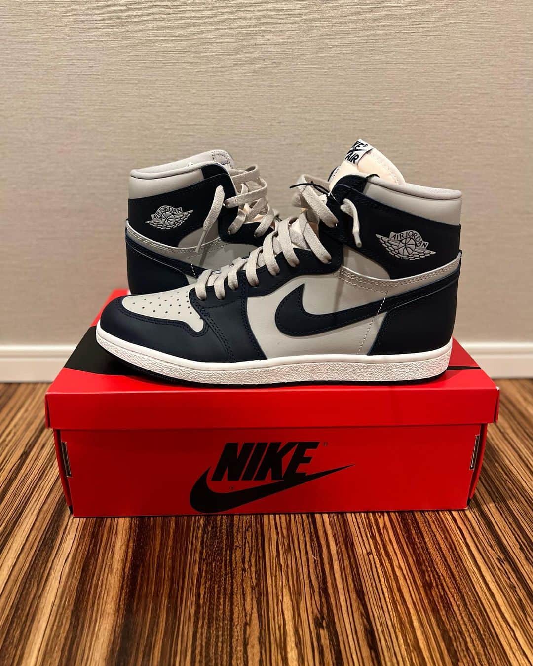 岩本煌史さんのインスタグラム写真 - (岩本煌史Instagram)「got new kicks!!  NIKE AIR JORDAN 1 RETRO HIGH 85 GEORGETOWN  #nike #ナイキ #aj1 #airjordan1 #airjordan1high #エアジョーダン1 #nikejordan1 #airjordan1georgetown #85 #aj185 #georgetown #85georgetown #ジョージタウン #michaeljordan #マイケルジョーダン #prowrestler #プロレスラー #prowrestling #プロレス #三重県 #桑名市 #出身 #岩本煌史 #sneaker #スニーカー #スニーカー大好き #足元倶楽部 #スニーカーヘッズ」9月26日 17時41分 - koji_iwamoto