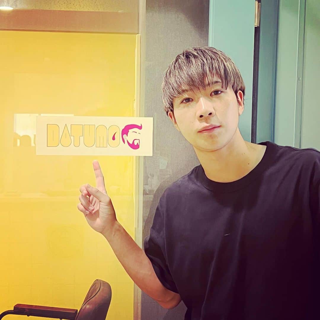 中村駿介のインスタグラム：「今の時代ツルツルのほうがモテる✌️  特典もあるので是非‼️  ・最短2週間で通える ・レベルの調整が可能だから痛みが少ない ・美容成分配合ジェルで肌がスベスベになり乾燥改善  投稿を見てのご来店  ・ヒゲ脱毛500円 ・VIO脱毛 980円 ・腕orすね脱毛 980円 更に！先着10名様限定で脱毛１部位無料プレゼント  学生さんでも通常価格2,200円で通える。  #大宮  #脱毛 #大宮脱毛サロン  #大宮脱毛  #メンズ脱毛」