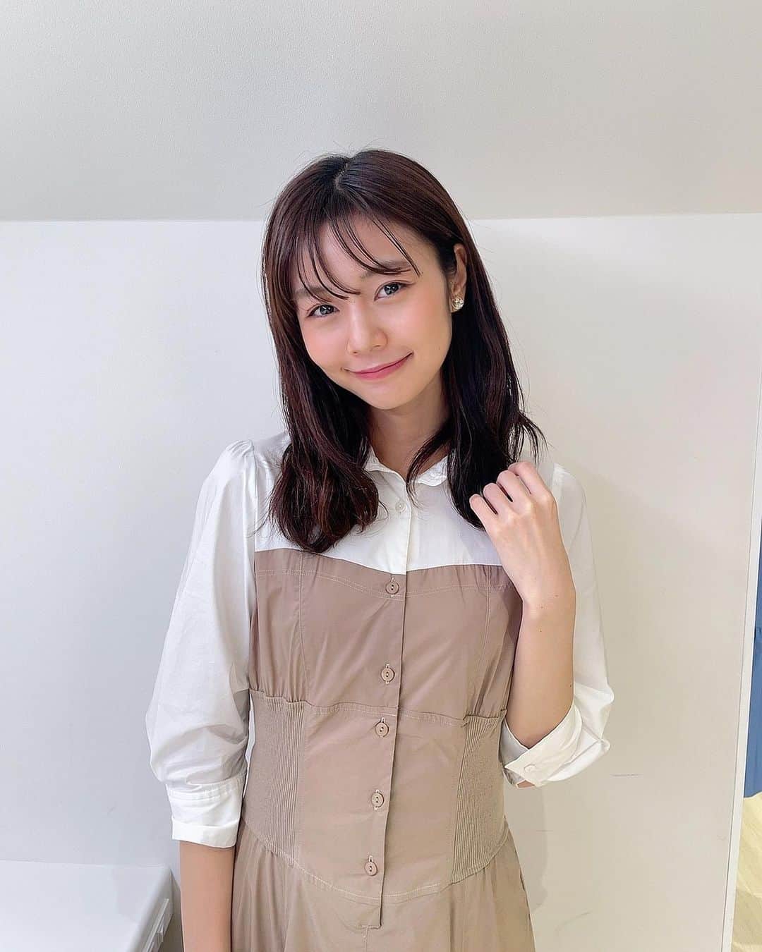 杉浦みずきのインスタグラム：「サンデーモーニング の最近の衣装🤍  1.2枚目 ワンピース @and.couture  イヤリング @osewaya_official  パンプス @dianashoespress   3枚目 トップス @lialapg  スカート @and_cherim  パンプス @dianashoespress  イヤリング @osewaya_official  4枚目 トップス @cocodeal_official  スカート @proportionbodydressing  イヤリング @osewaya_official  パンプス @dianashoespress」