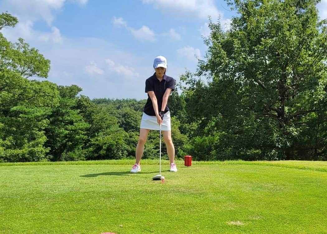 のインスタグラム：「先日のゴルフ🏌️  前半59でまわることが出来て、コレは夢の120台が見えたか⁉︎🤩と思いきや、後半はボロッボロ・・ 体力の無さが課題です💦💦  それでも自己最高の131😤 一歩ずつ頑張るぞー！！！！⛳️⛳️  #ゴルフ #大玉村 #大玉カントリークラブ #見た目だけはいっちょまえ😅」