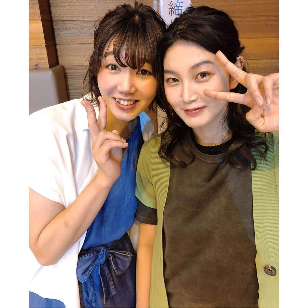 大竹里歩のインスタグラム：「👸 今村優香🤍HAPPYBIRTHDAY🎂  いや〜１０枚選ぶの大変でした🫶 でもこれを見ればいまむらさんの 魅力が少しは分かるはず…🥰 しっかり最後までチェックです♡  美人でクールなくせにツンデレで寂しがり屋。 そして真面目で努力家なストイックな人✨  君と中学生の時初めてバレーしてから約１５年。 また一緒に出来てることに感動だよ、嬉しいよ🫰  これからもよろしくだよ〜🧡 @yuuukadx   #今村優香 #ビジュアル神な写真からスタート #いまむらさんの私服はセンスの塊 #二重の調子がいいとハーフ顔です #顔が浮腫むかどうかは食べ物次第 #美のためにはウルトラマンに変身 #久光スプリングス」