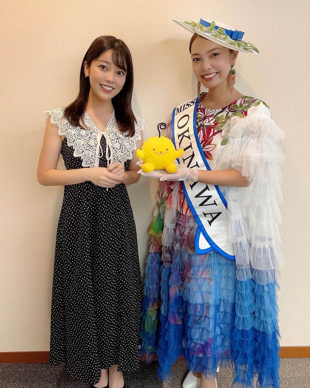 八幡美咲のインスタグラム：「今日は局になんと！！ ミス沖縄の方が挨拶に来てくださいましたー☺️💓  いや〜お美しいですね🥰 ようこそ！広島へ🌺🌴🐠  あす イオンモール府中 1階スターギャラリーで 【ひろしま発！旅行ナビ2022】 が行われるそうです✨  明日から4日 午前10時〜午後5時までです🥰 (最終日は4時まで🌸)   お時間ある方、 沖縄行きたいなーと思っている方 ぜひイオンモール府中へ行ってみてください☺️💓  癒されました(⑉• •⑉)♡  #ミス沖縄」