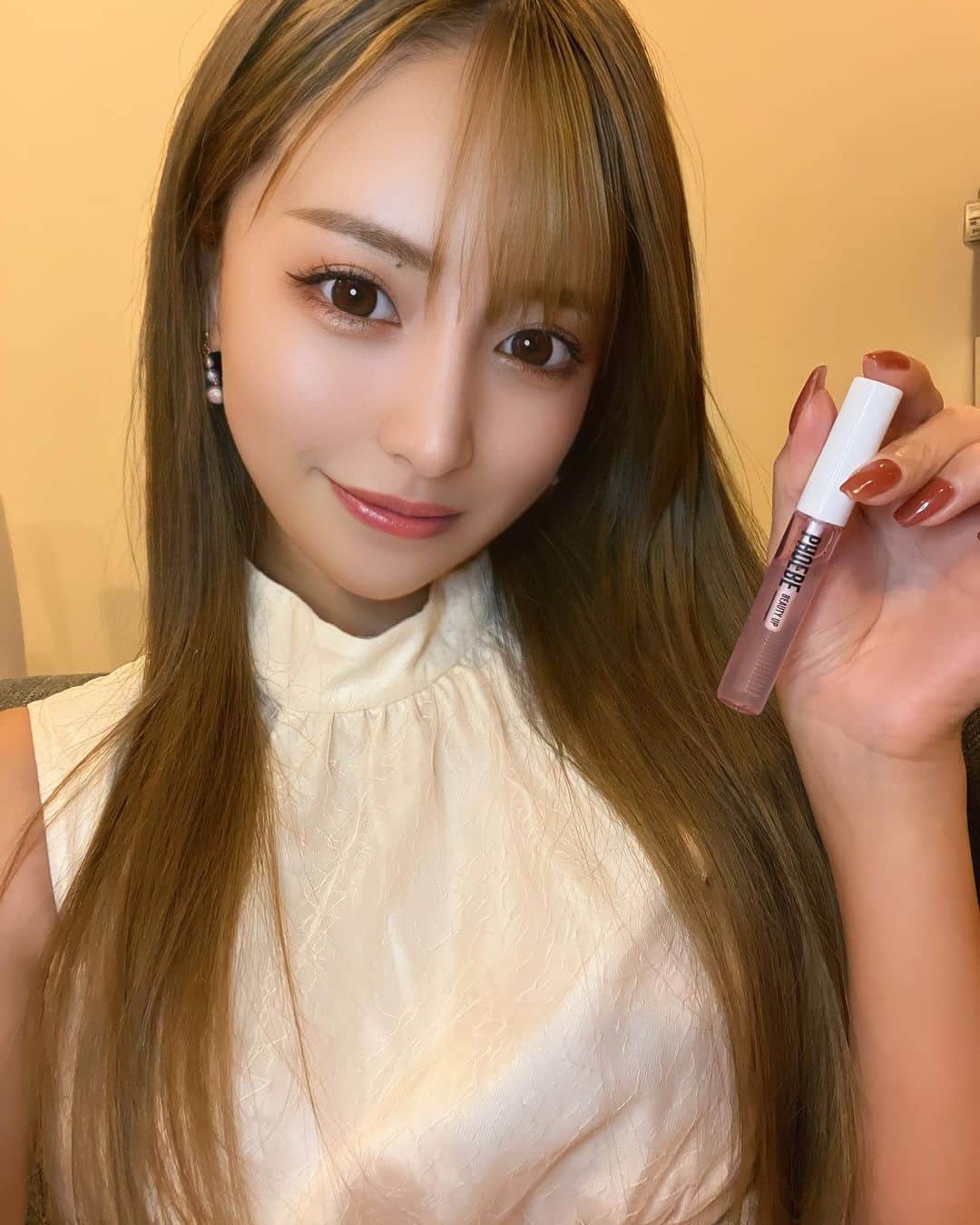 のインスタグラム：「. . まつ毛美容液🫧🤍 . まつ毛のケアしようと思っても全然 できてなかったからこれからちゃんとしよ✯ . . #phoebe #phoebebeautyup  #バチェロレッテ #まつ毛美容液 #まつ毛 #美容液 #まつげパーマ  #スキンケア #ナチュラルメイク #美容 #自まつ毛 #自まつ毛メイク  #instagram #instagood #beauty」