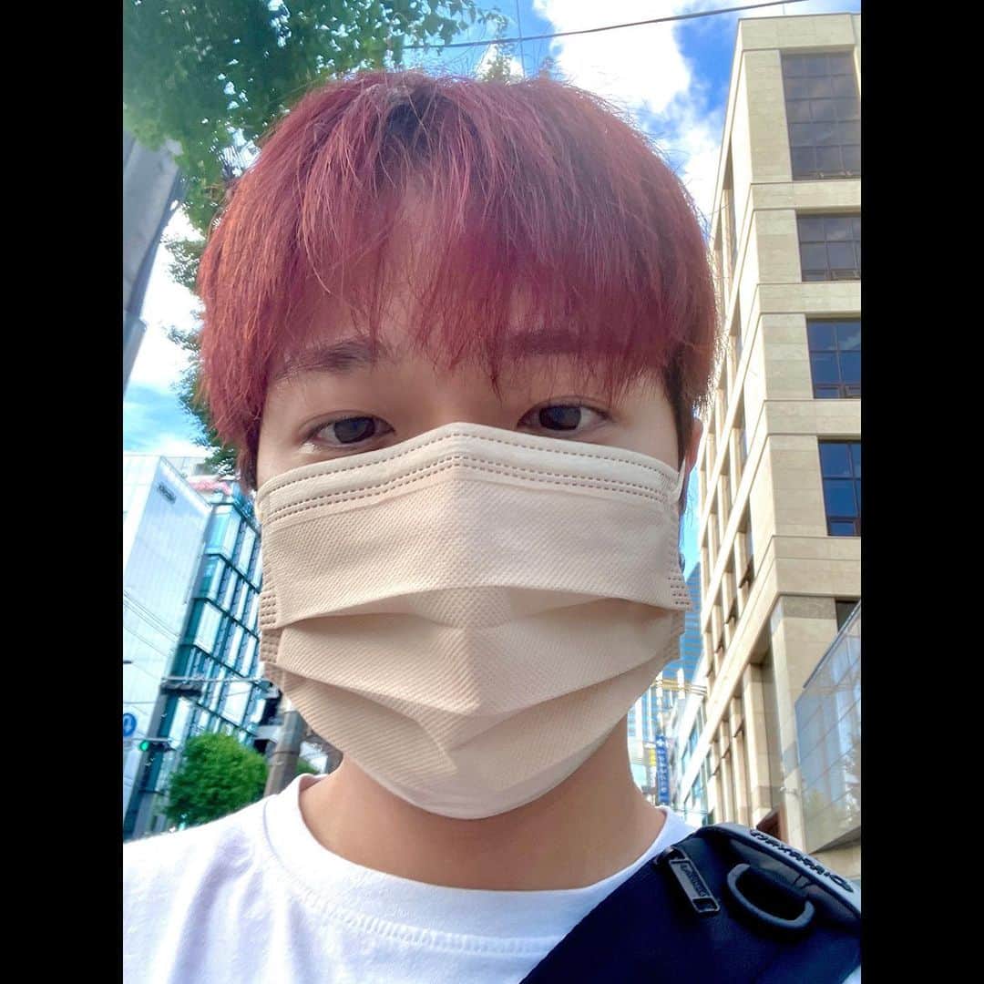 イ・ギウォンのインスタグラム：「요즘 날씨가 너무 👍👍👍」