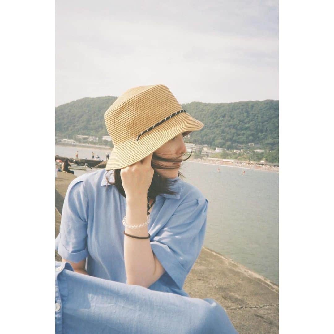 藤井武美さんのインスタグラム写真 - (藤井武美Instagram)「この間 お友達の携帯カバーケースに 「きっと、大丈夫」と 書いてある紙が挟まれてました。 愛しく感じ、仲間を感じビール頂きました。 大丈夫！届け！みんな！届け！ #ricoh」9月2日 22時08分 - takemi_fujii