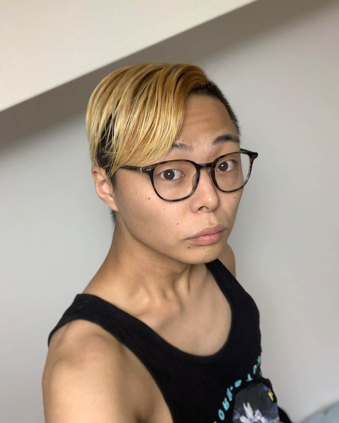 げんせいさんのインスタグラム写真 - (げんせいInstagram)「メガネフェス翔オーディション〜僕だって君のメガネになりたい〜 ありがとうございました！  メガネをかけてかっこよく写真を撮ってくださいとお願いされたので撮った時のボツ画像をここを墓場として置いておきます。かっこいいね、全部。  #めがね  #眼鏡  #翔メンバー  #メガネフェス #金髪  #上目遣い  #楽しすぎました  #きてくださった方ありがとう #配信は9月4日まで #ベッドの上で下から目線 #トイレの前で君を離さない」9月2日 22時29分 - ningen1225