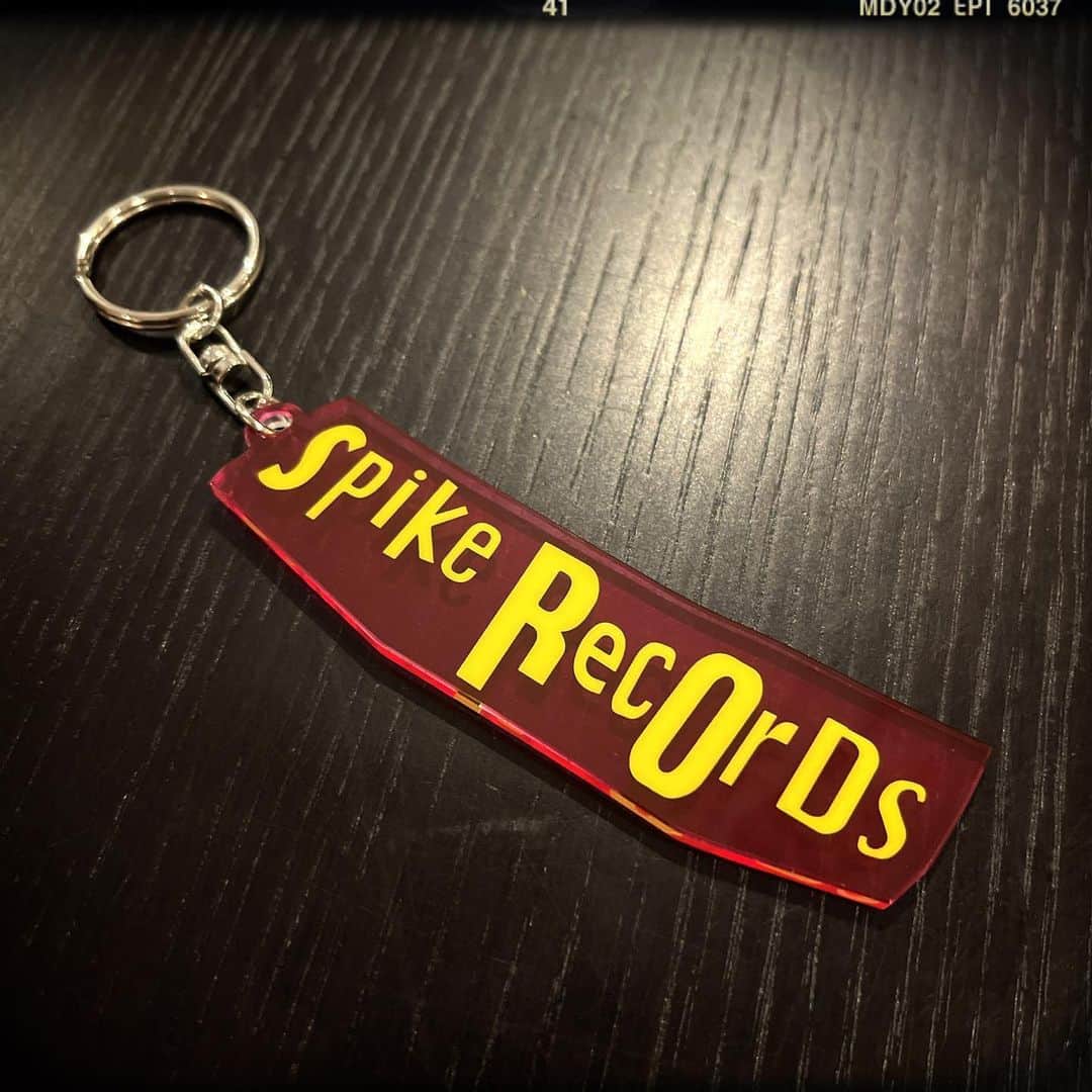 HISASHIのインスタグラム：「spikerecordingsアクリルキーホルダー🤟 ランダム・カラー&シークレットあり❗ 暫しお待ちを♪」