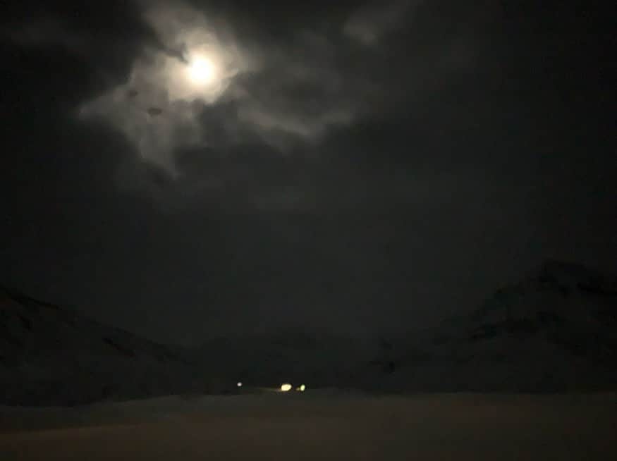 ブリット・マーリングさんのインスタグラム写真 - (ブリット・マーリングInstagram)「day 6 snow storms … day 86 dust storms … today is day 94 and our final day of shooting RETREAT…」9月3日 0時51分 - britmarling