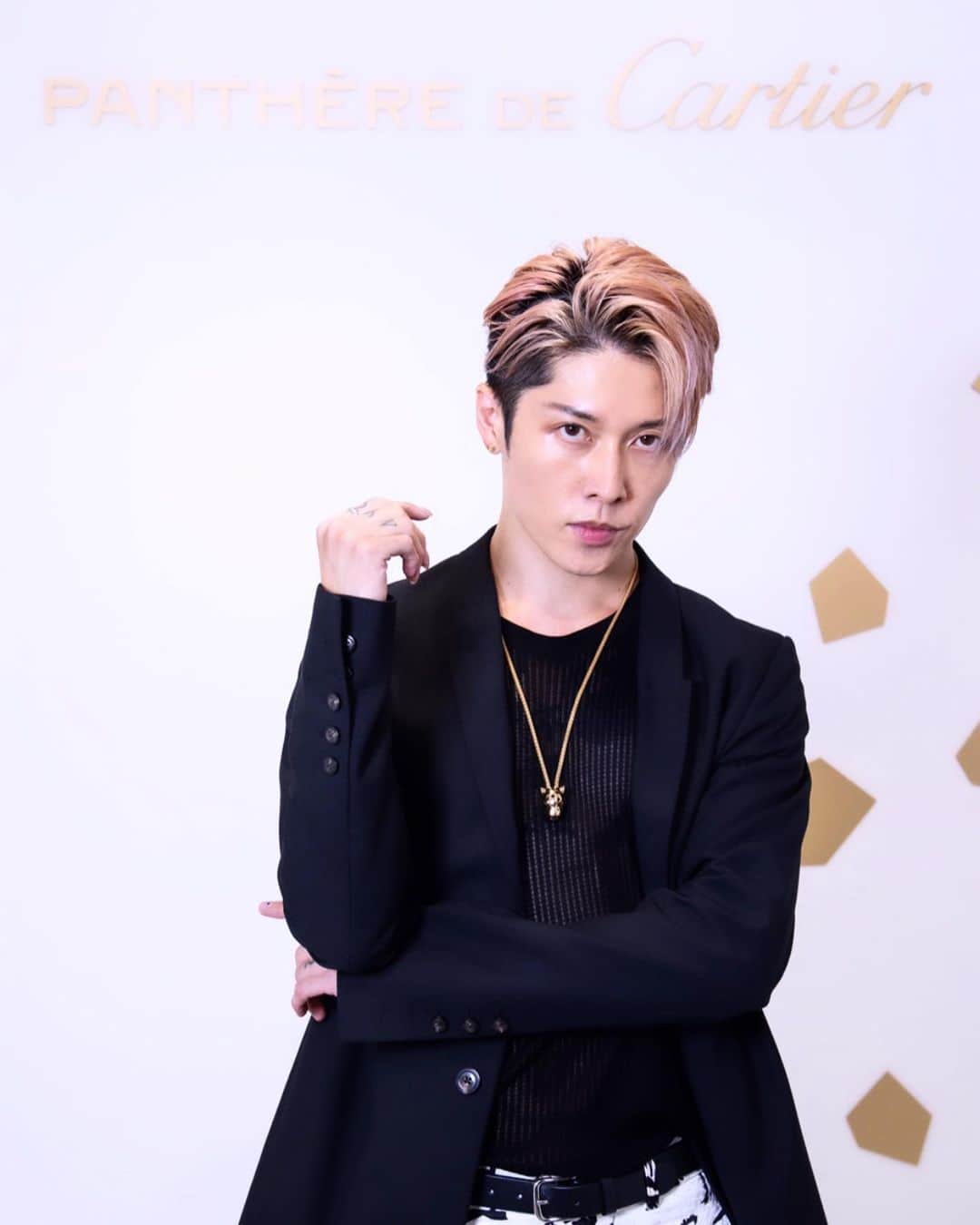 雅-MIYAVI-のインスタグラム：「Visited “Panthère de Cartier” @ 表参道  強く、気高く、 そして美しい世界でした。  #Cartier #Cartiertokyo #PantheredeCartier」