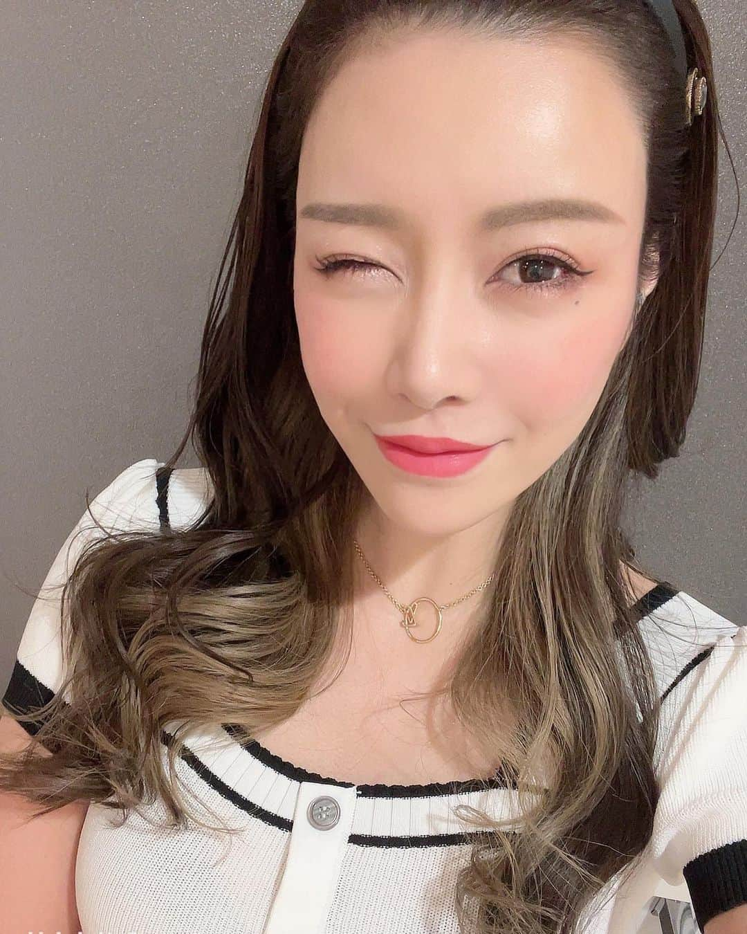 吉美あやのインスタグラム：「遅ればせながら… 9月もよろしくお願いします☺️🫶💐  #selfie #셀카 #셀스타그램 #소통 #촬영 #레이싱모델 #모델 #일본여자 #japanesegirl #followme #レースクイーン #RQ #吉美あや #モデル #ポートレート #写真好きな人と繋がりたい #ファインダー越しの私の世界 #photography #pic #picture #hello  #september」